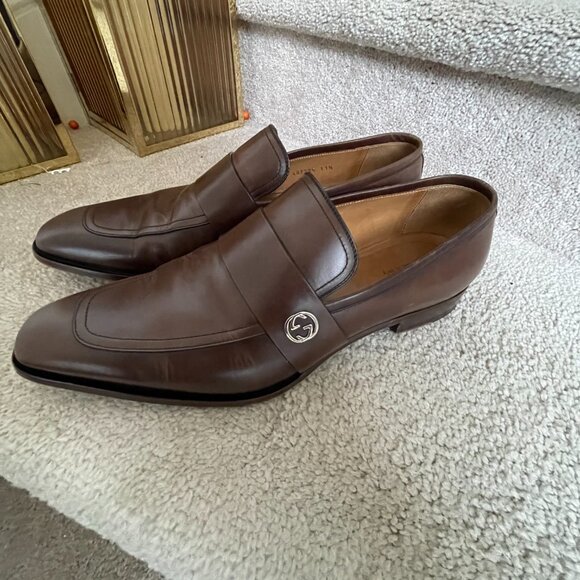 The GUCCI Broadwick GG Logo Strap Dark Brown Leather Loafers | 11+ - Picture 2 of 13